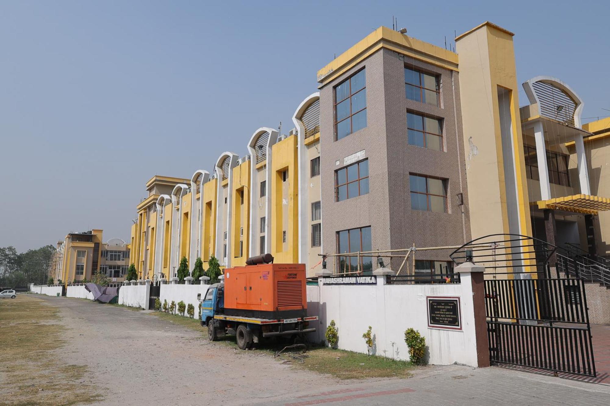 Maryada Maitri Resort -100 Rooms & 3 Banquets Сіліґурі Екстер'єр фото