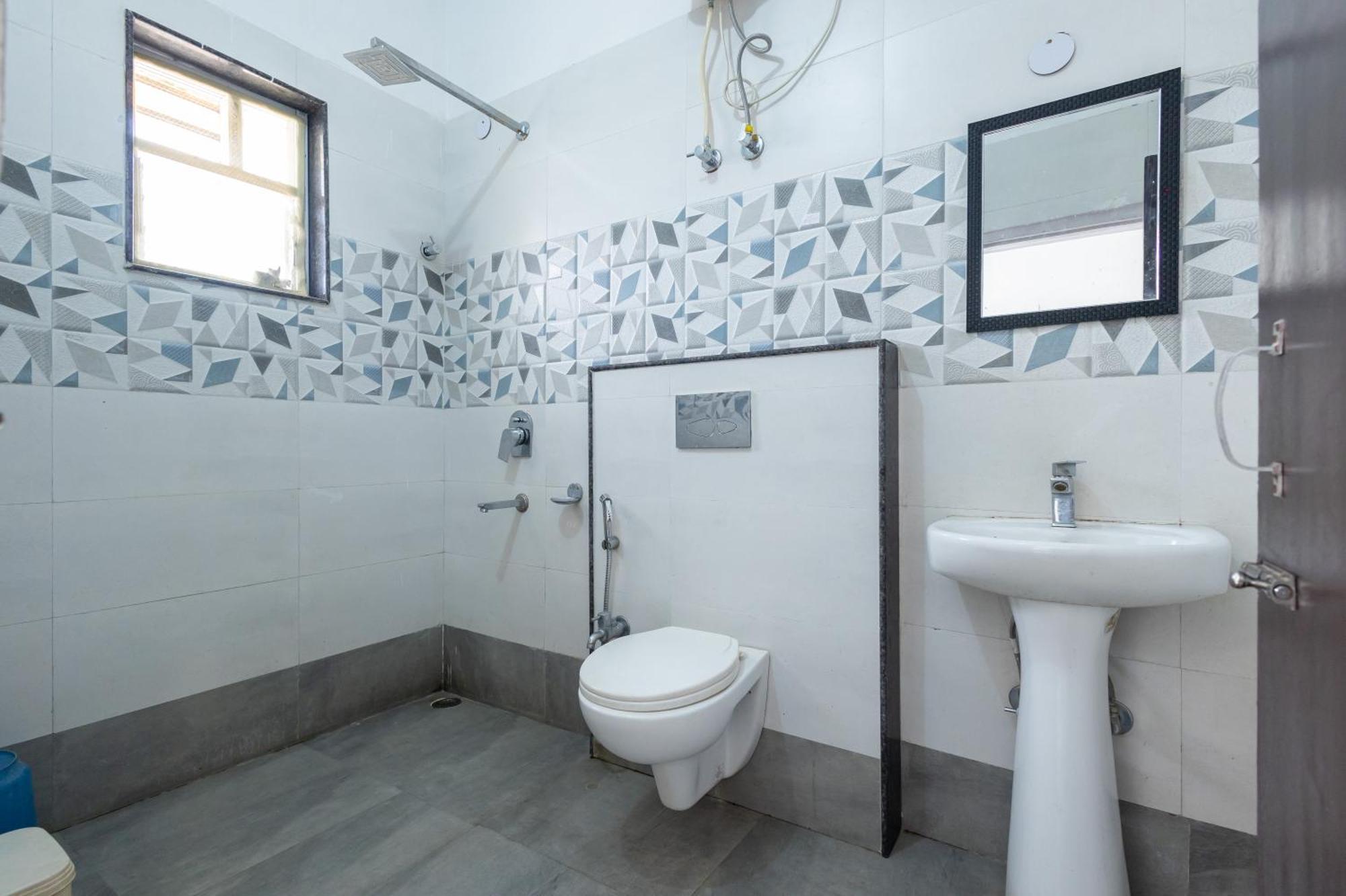 Maryada Maitri Resort -100 Rooms & 3 Banquets Сіліґурі Екстер'єр фото